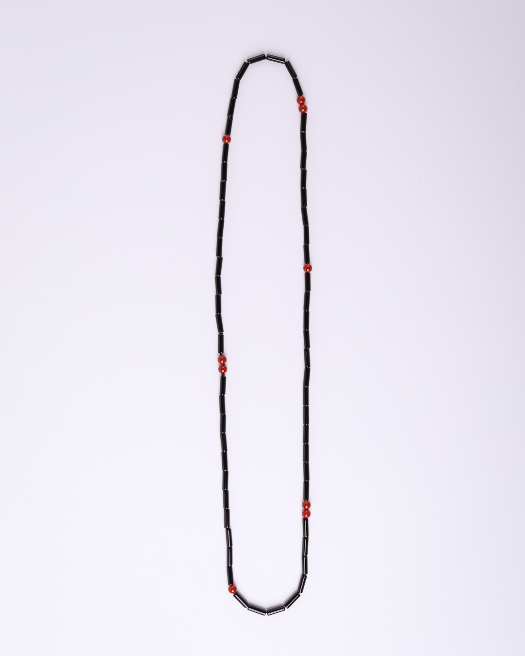 Naszyjnik z naturalnego onyksu i karneolu na jedwabnym sznurku, długość 40 cm